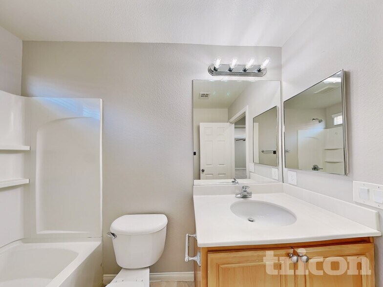 Building Photo - 11751 Village Arbor St