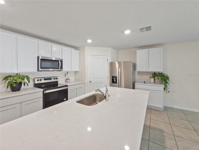 Building Photo - 304 SE 66th Ct