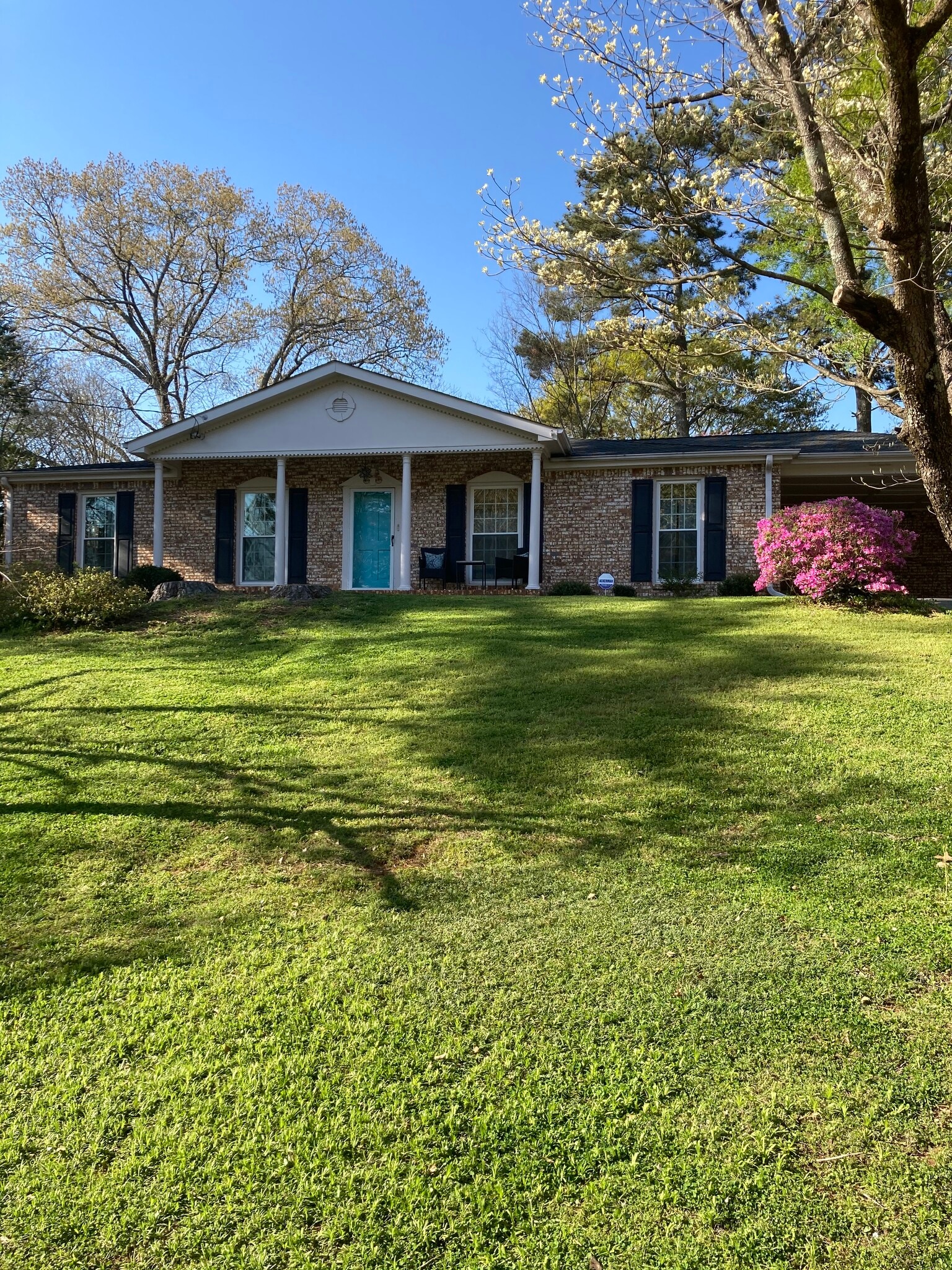 Building Photo - 1160 Saratoga Rd