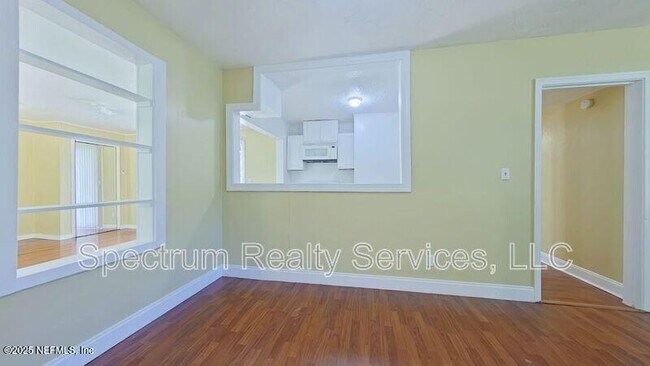 Building Photo - 1162 Lake Forest Blvd