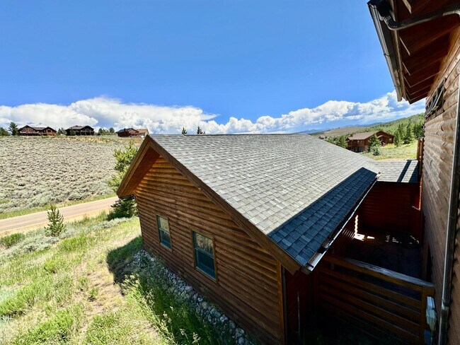 Building Photo - 966 Oak Ct