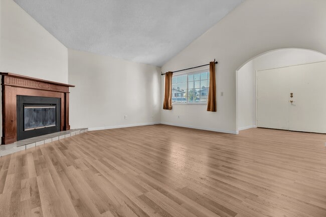 Building Photo - 1688 Bruin St