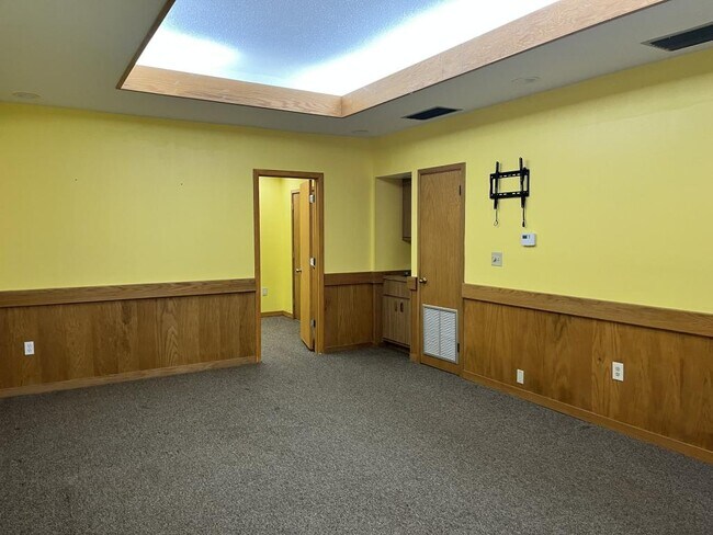 Building Photo - 2930 Ravines Rd