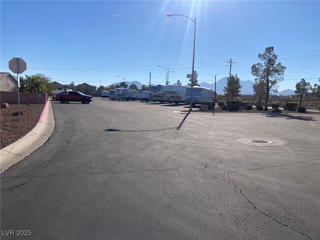 Building Photo - 800 Spotted Eagle St