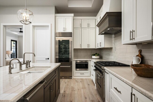 Building Photo - 6500 E Cactus Wren Rd