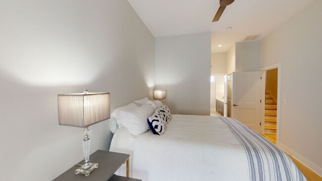 Building Photo - Modern Townhome with Roof Terrace in Dilworth Neighborhood Charlotte NC