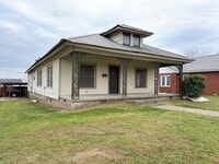 Building Photo - Historic Home in Batesville