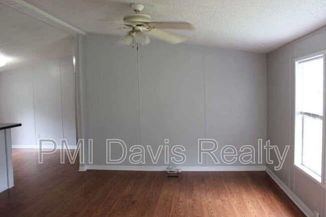 Building Photo - 4687 Mayflower St