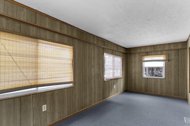 Building Photo - 404 N Bentley Ave