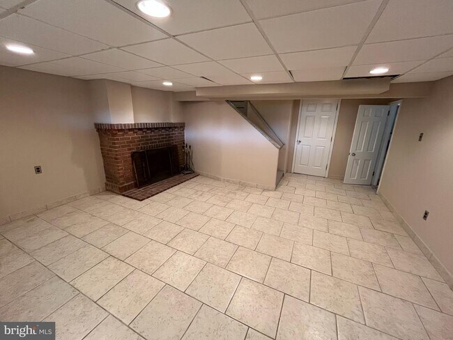 Building Photo - 27 Bysher Ave