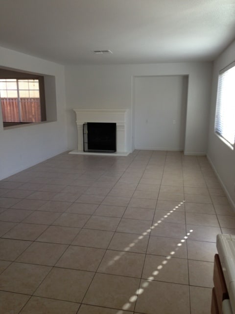 Building Photo - 2328 S Fallbrook Dr