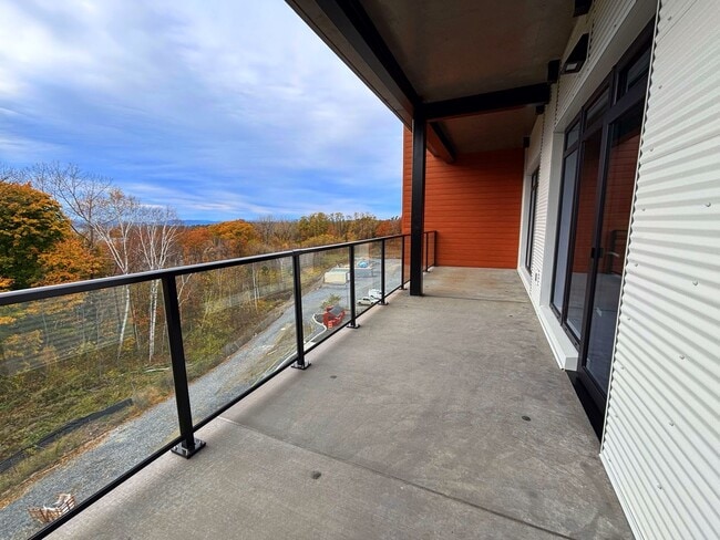 Building Photo - Exceptional 2 Bed/2 Bath + Large Family Ro...