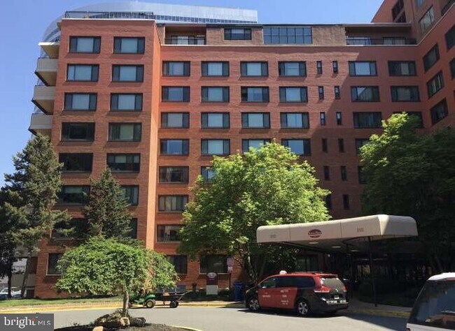 Building Photo - 1021 Arlington Blvd