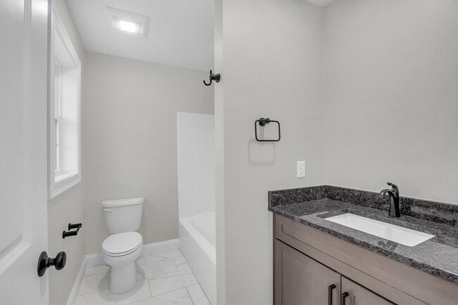 Building Photo - 88 Main St