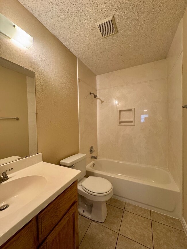 Building Photo - Duplex