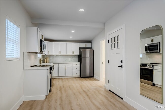 Building Photo - 1104 Main St