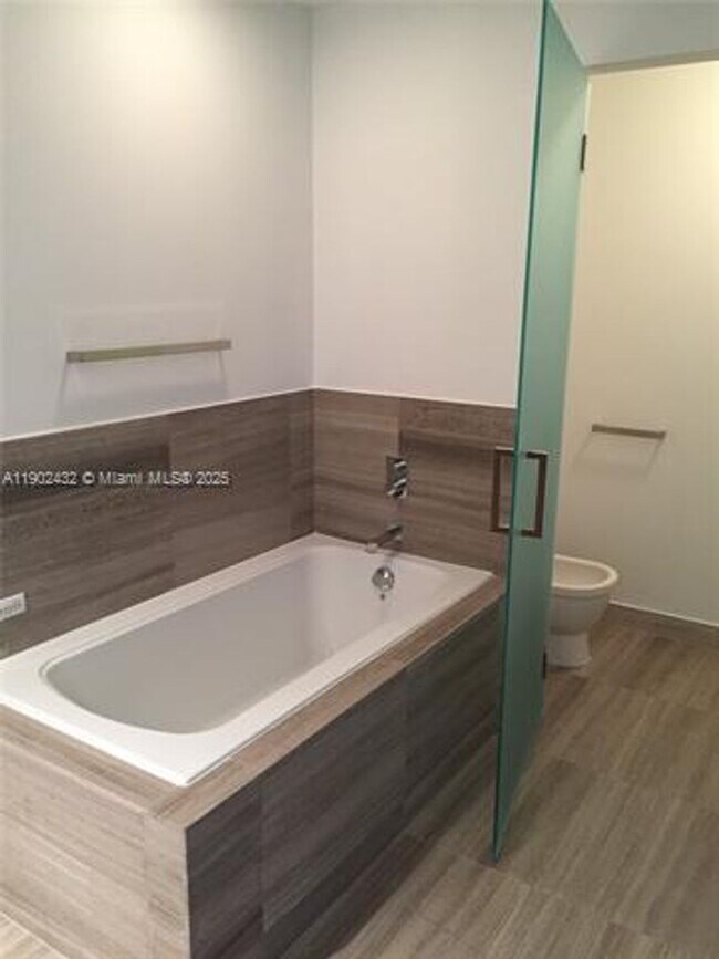 Building Photo - 350 Ocean Dr