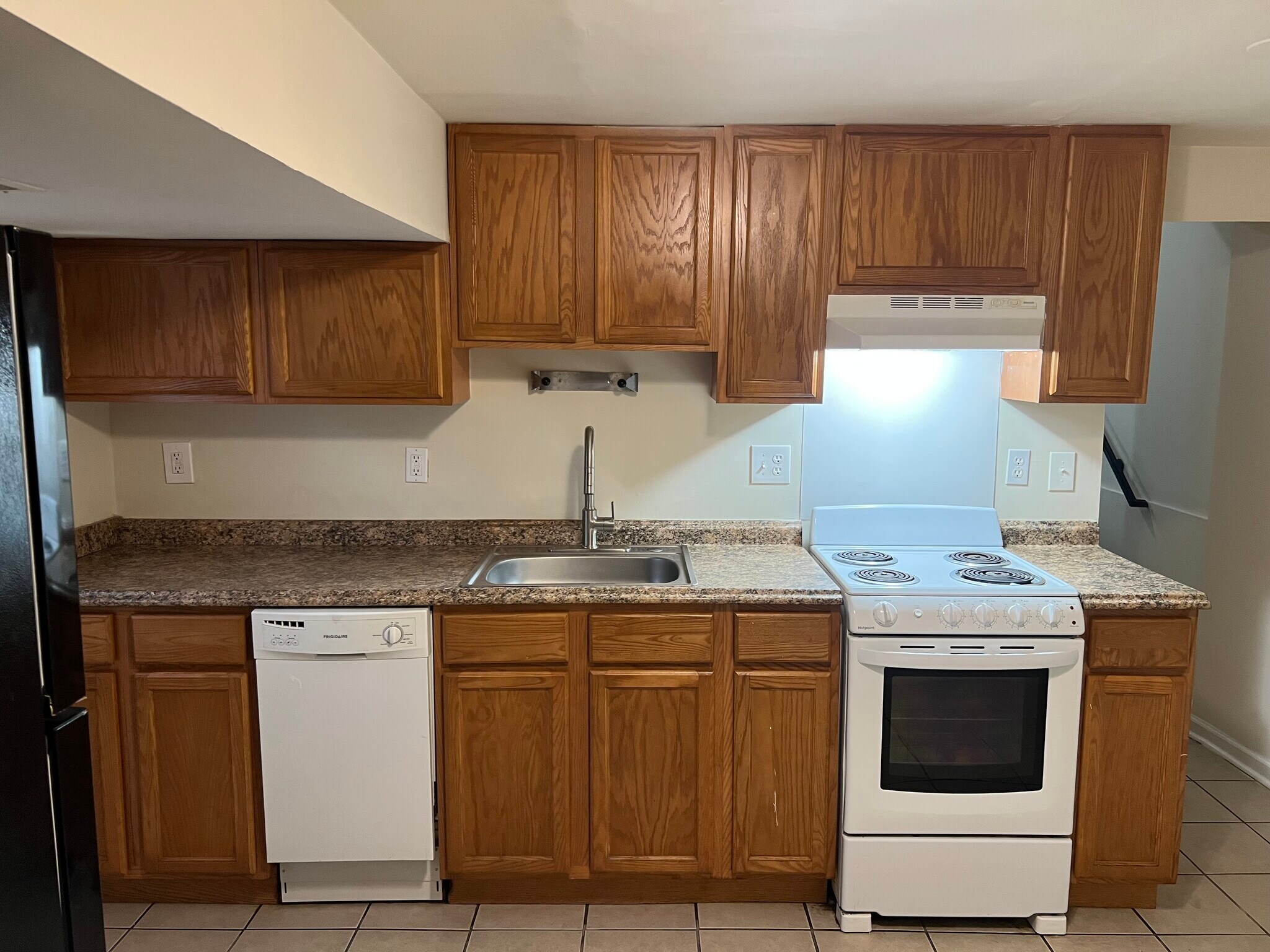 Cabinets - 818 Whitelock St