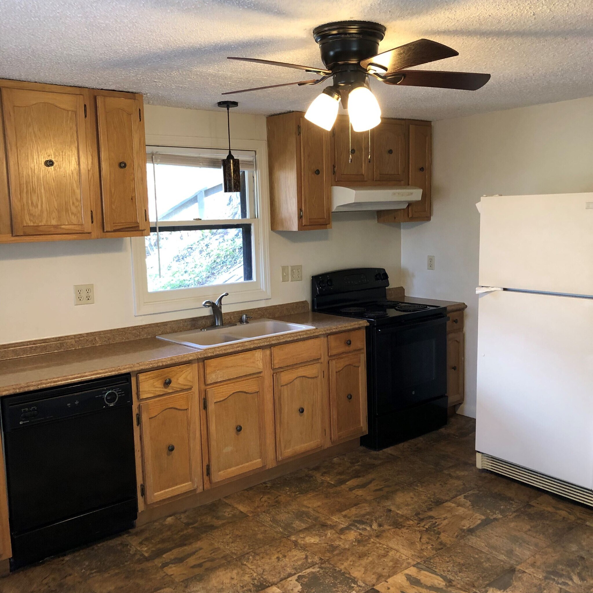 Kitchen - 159 Abbey Fields Ln