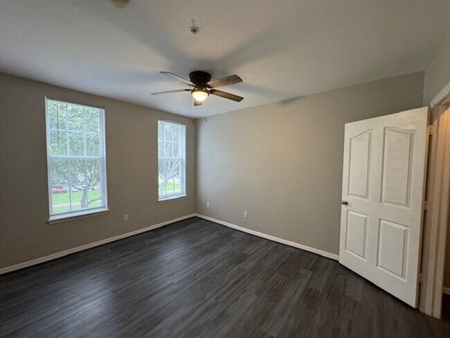 Building Photo - 1 Bedroom Top Floor Condo at Siena in Celebration