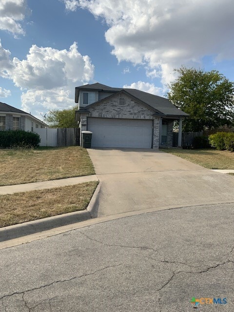 Building Photo - 1205 Saddle Dr