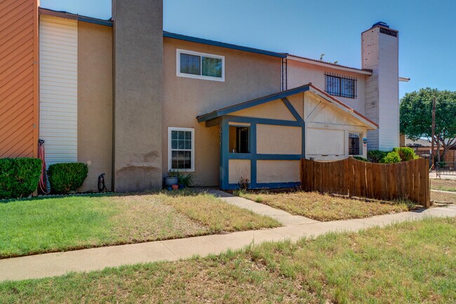 Building Photo - 8633 Knoxville Dr