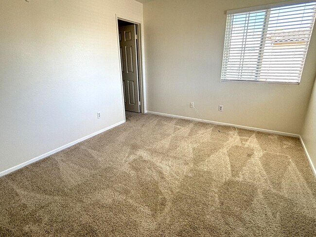 Building Photo - $500 OFF Move-In Special.....Executive Sty...
