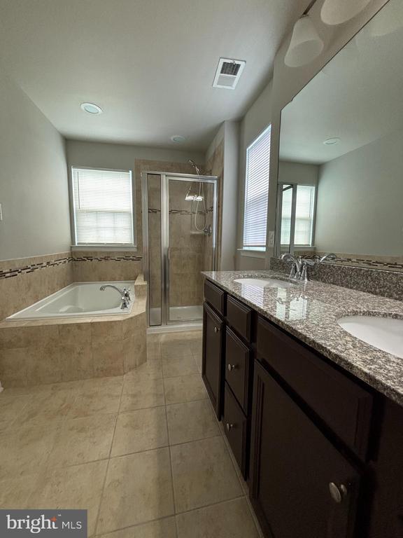 Building Photo - 115 Chamomile Ct