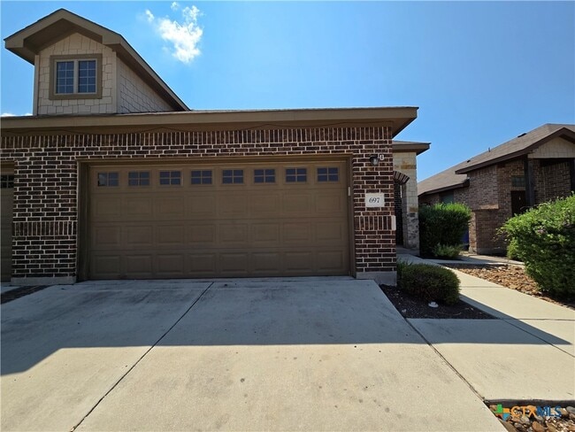 Primary Photo - 697 Creekside Cir