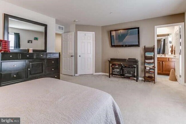 Building Photo - 861 Fawn Ln