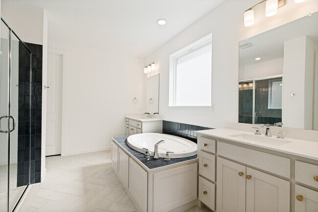 Building Photo - 3112 Blake Dr