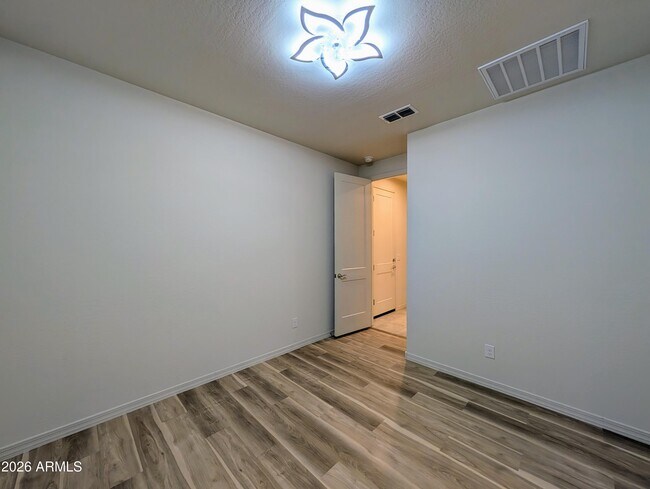 Building Photo - 5902 N 86th Dr