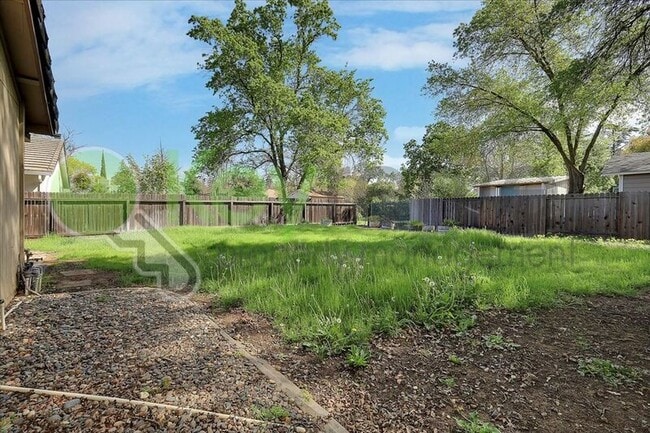 Building Photo - 2624 Walnut Ave