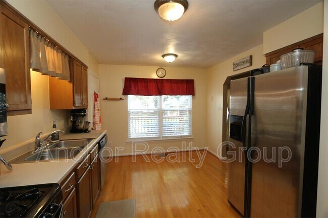 Building Photo - 1618 Kingston Ave