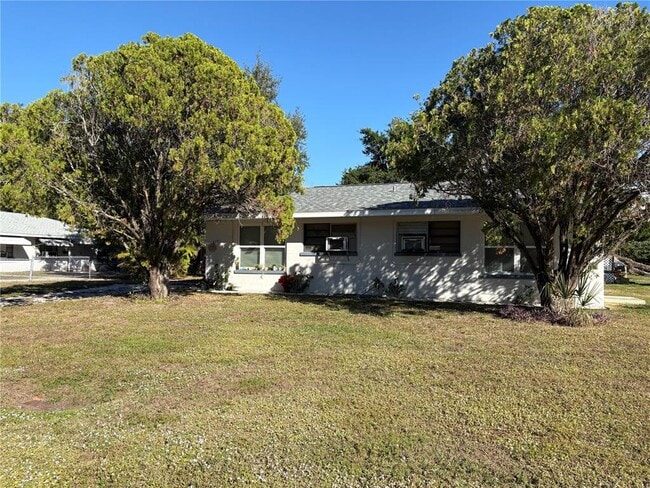 Building Photo - 219 21st St E