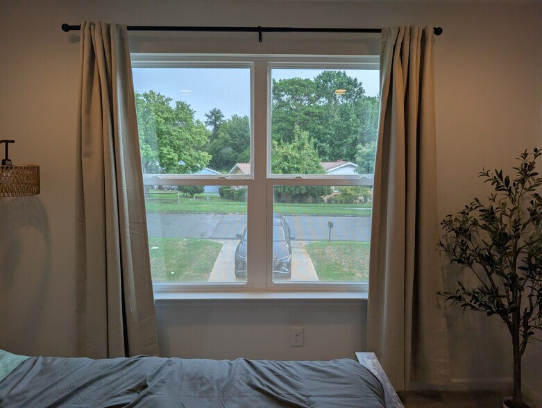 Building Photo - Room in Townhome on Sullins Rd