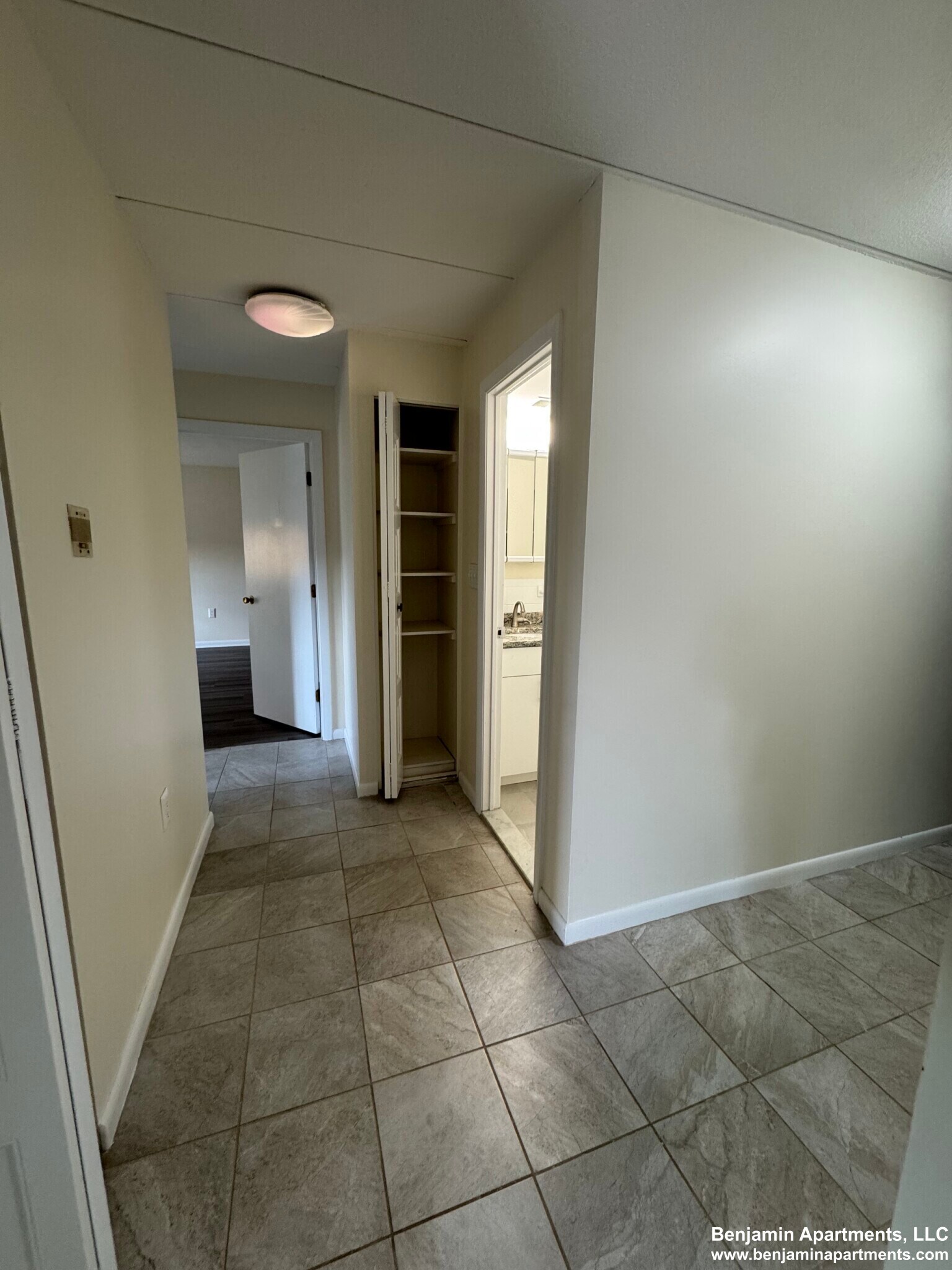 Building Photo - 51 Hill Rd