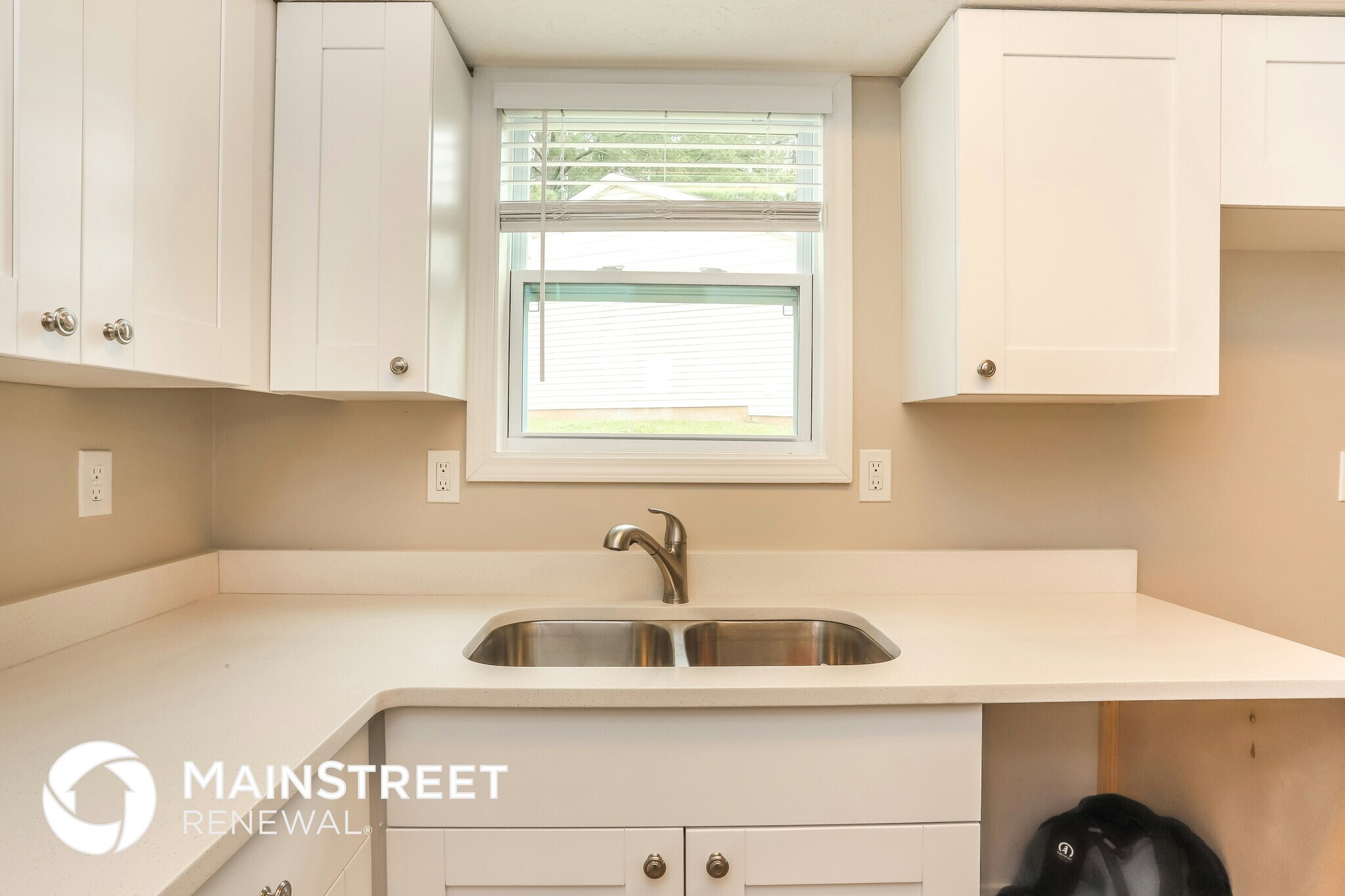 Building Photo - 9412 Woodloop Ct