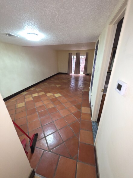 Building Photo - 115 W Koenig Ln