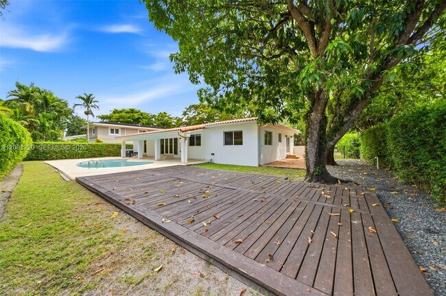 Building Photo - 5510 Orduna Dr