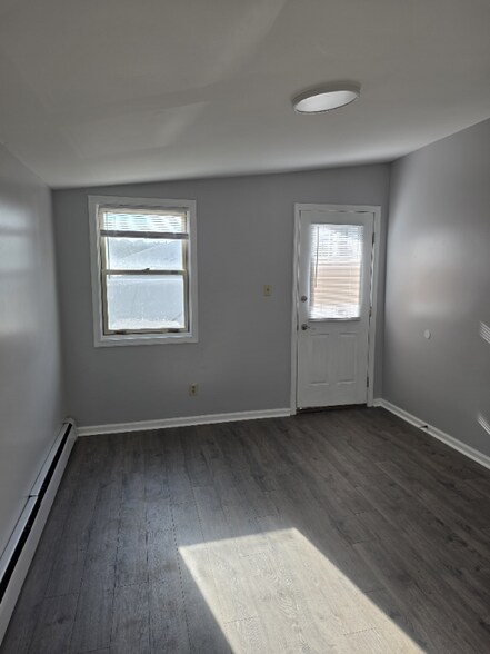 Building Photo - 32 N Earl St