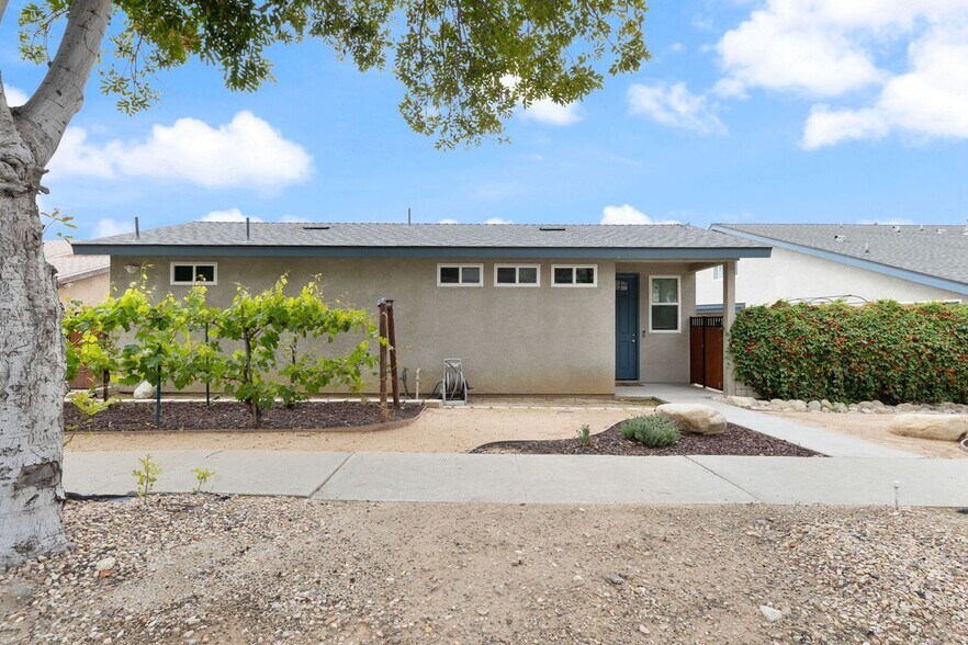 Building Photo - 1572 Coolcrest Ave