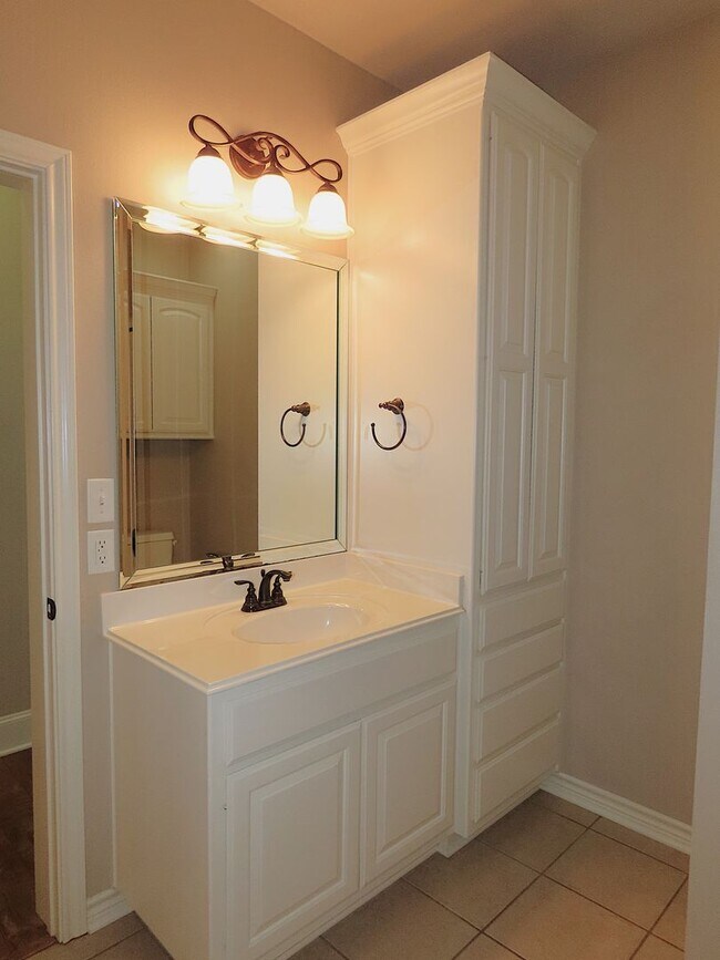 Building Photo - Extraordinary 3 Bedroom, 2 Bath Home in Southeast Tyler! Coming Soon!