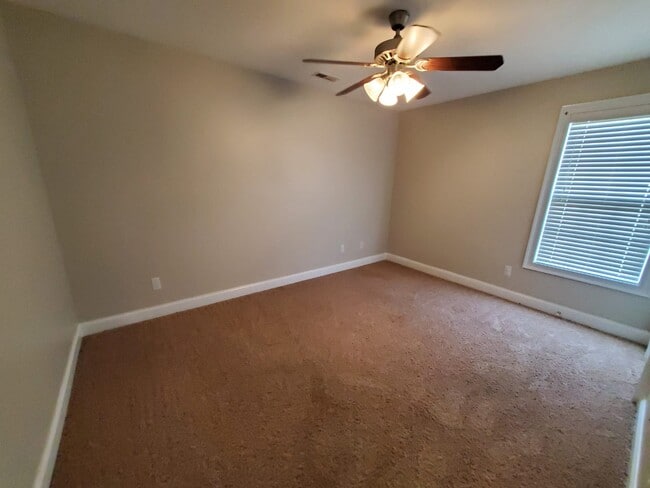 Building Photo - 486 Bell Cir