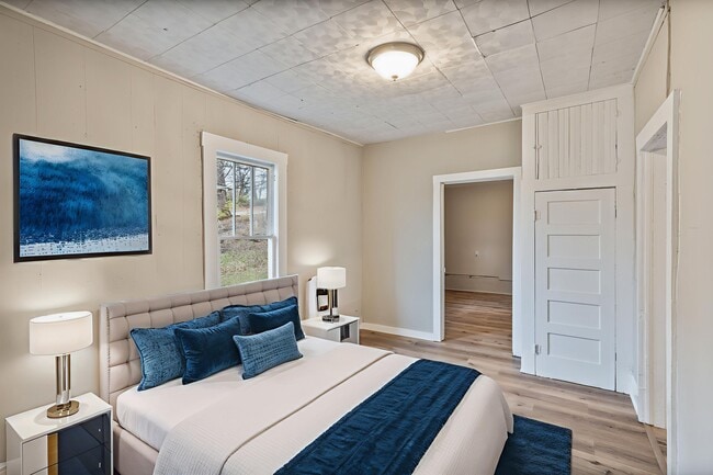 Building Photo - 400 W Front St