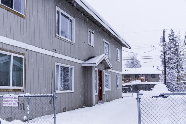Primary Photo - 525 N Flower St