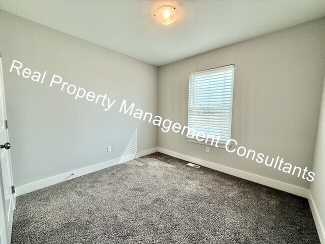 Building Photo - $500 off Move In Special on 4-bedroom, 3-b...