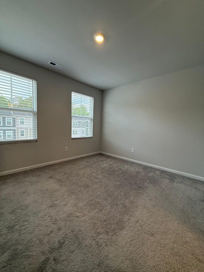 Building Photo - 409 Deercroft Dr