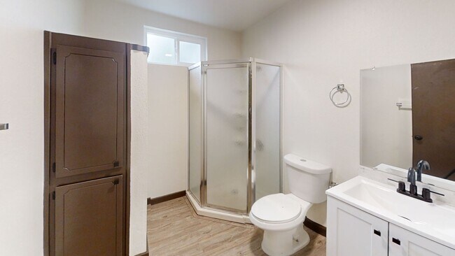 Building Photo - Newly Remodeled 4-Bedroom Home in Del Rey, CA