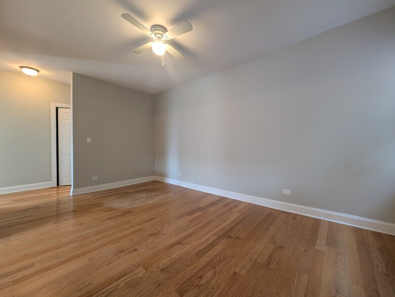 Building Photo - 3732 N Pine Grove Ave